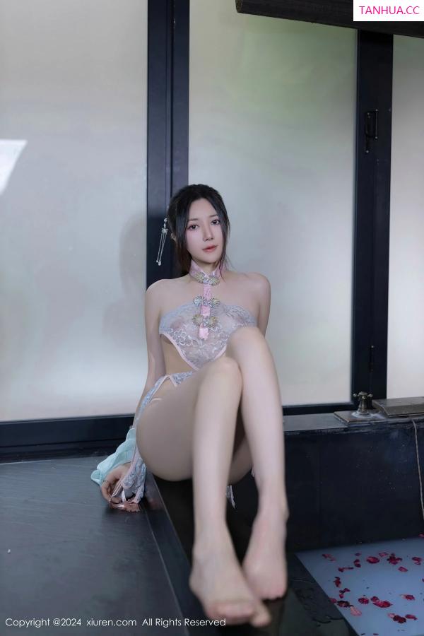 鱼子酱fish  [XiuRen]高清写真图 2024.04.19 No.8428 鱼子酱Fish 美腿性感第15张图片